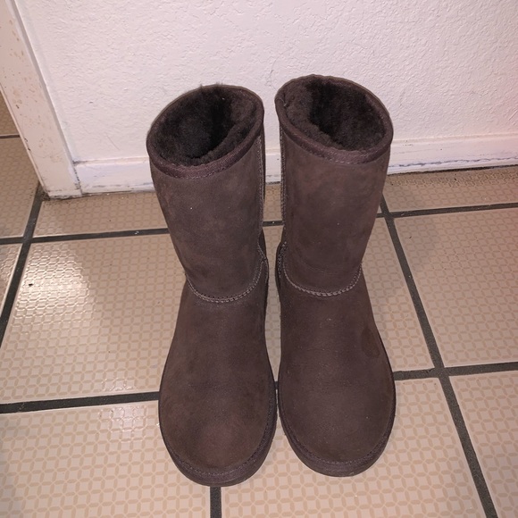 Brown uggs - Picture 1 of 5